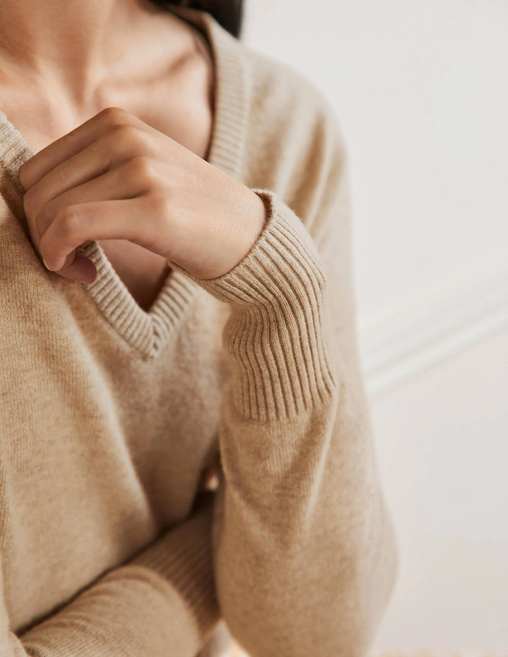 Cashmere V-neck Relaxed Jumper-Chinchilla Melange