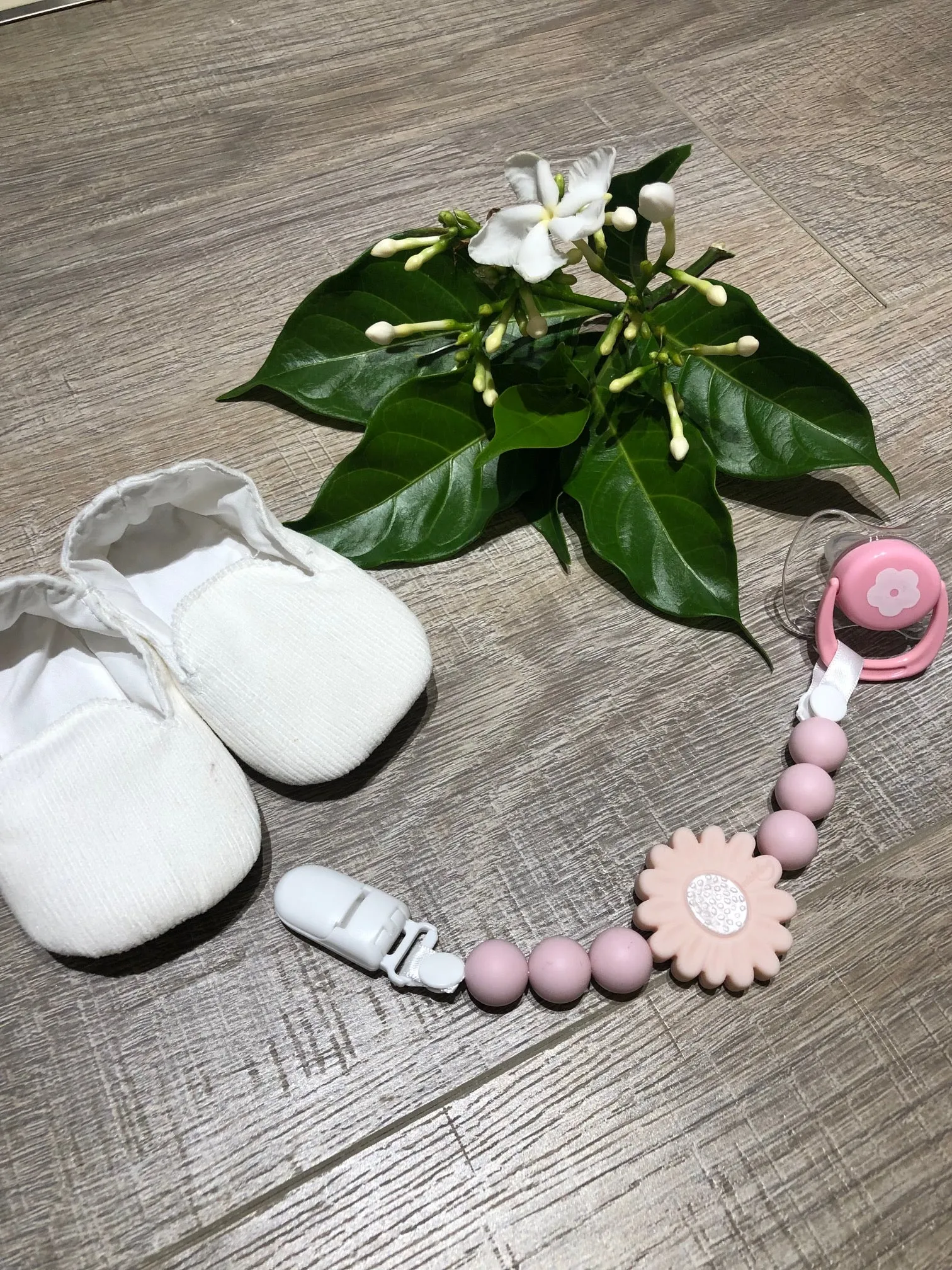 Nibbling Petal Dummy Clip Pink