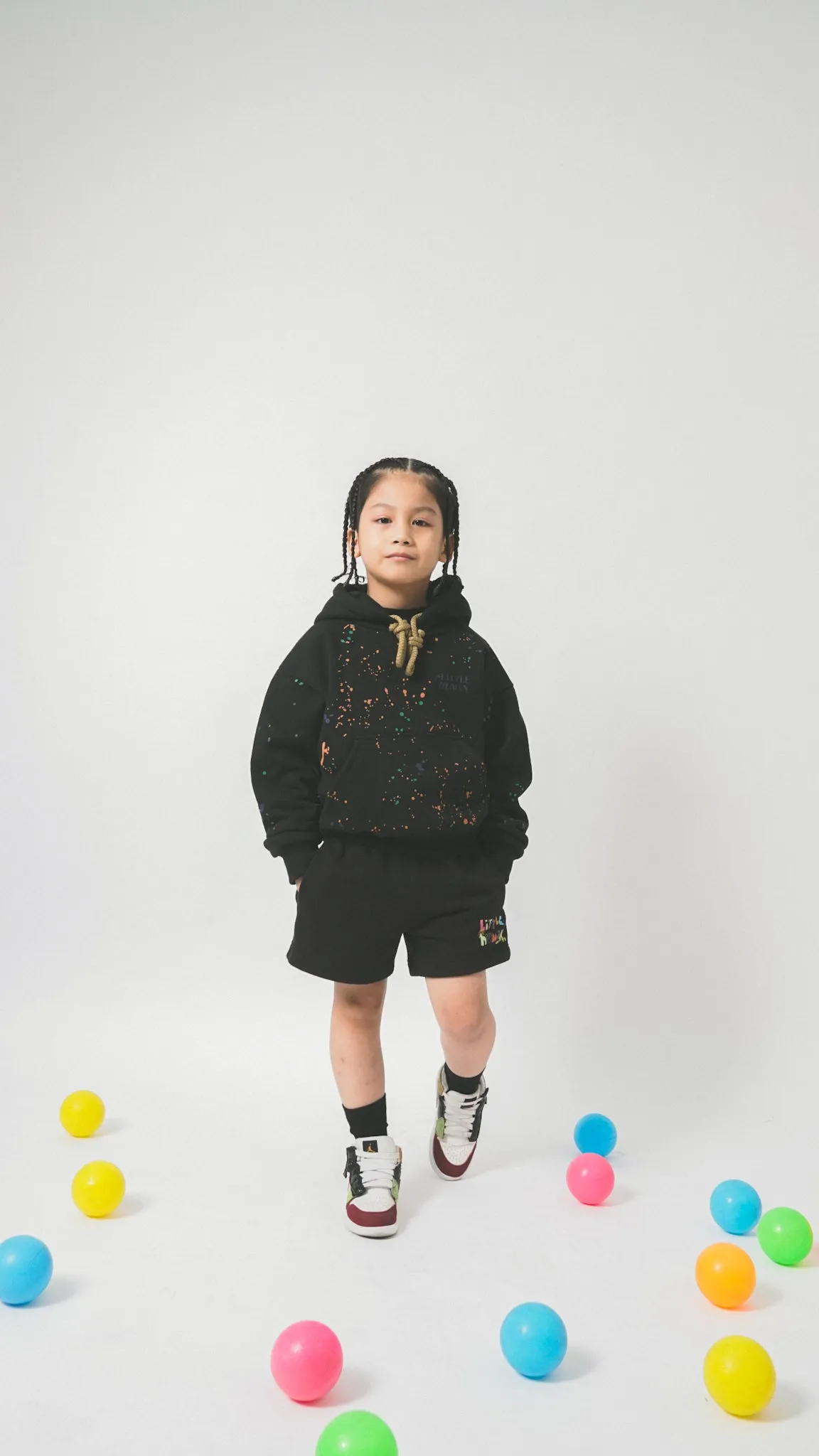 "CRAYONS" LITTLE HUMAN SWEATSHORTS IN ANTHRACITE